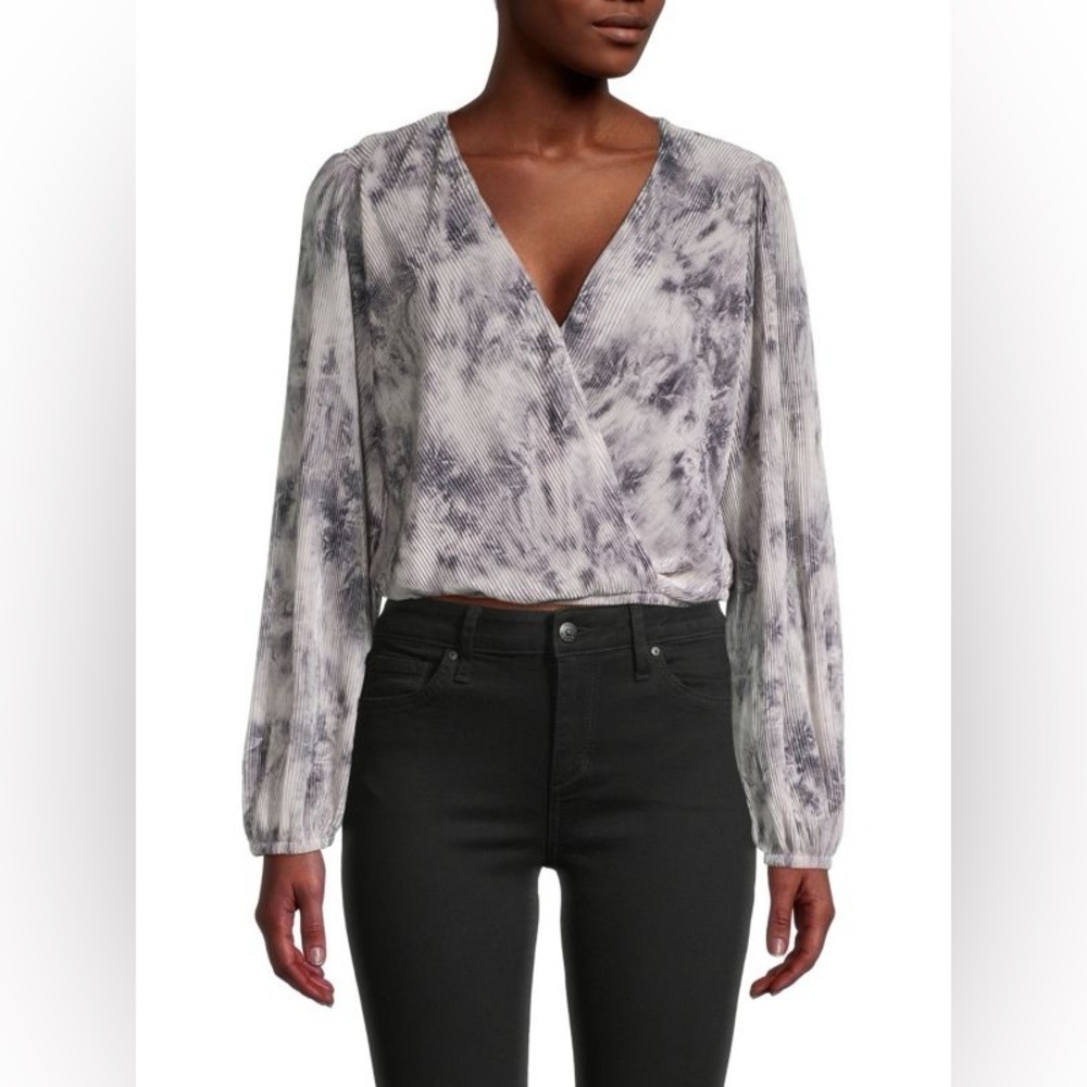 ASTR The Label Printed Ribbed Surplice Tie Dye Blouse Grey/White M